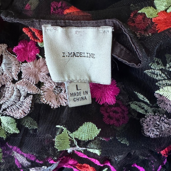 Elegant Sheer Floral Embroidered Blouse - Picture 7 of 7